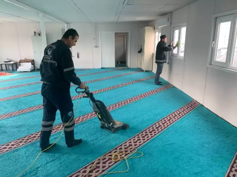 Antakya Belediyesi  Hasarsız Camilerde Temizlik çalışmalarına Devam Ediyor
