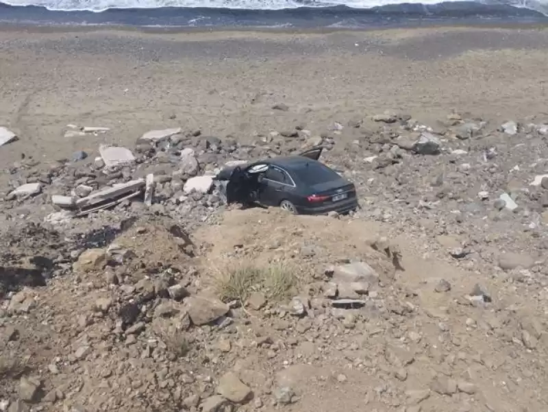 Arsuz, Kale Mevkiinde Meydana Gelen Trafik Kazasında Bir Araç Uçuruma Yuvarlandı