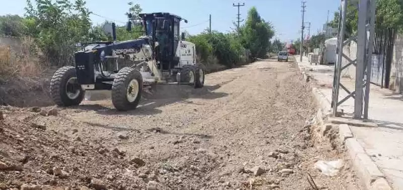 ANTAKYA FEN İŞLERİ MÜDÜRLÜĞÜ YOL ÇALIŞMALARINI SÜRDÜRÜYOR