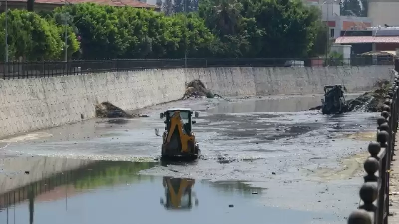 İSKENDERUN FEYEZAN KANALI’NDA ÇALIŞMALAR ÖZVERİLİ ŞEKİLDE SÜRÜYOR