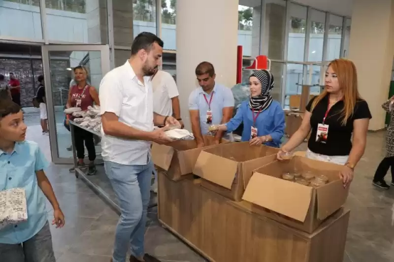 HBB MUHARREM AYI VE ANA VATANA KATILIŞ DOLAYISIYLA AŞURE DAĞITTI