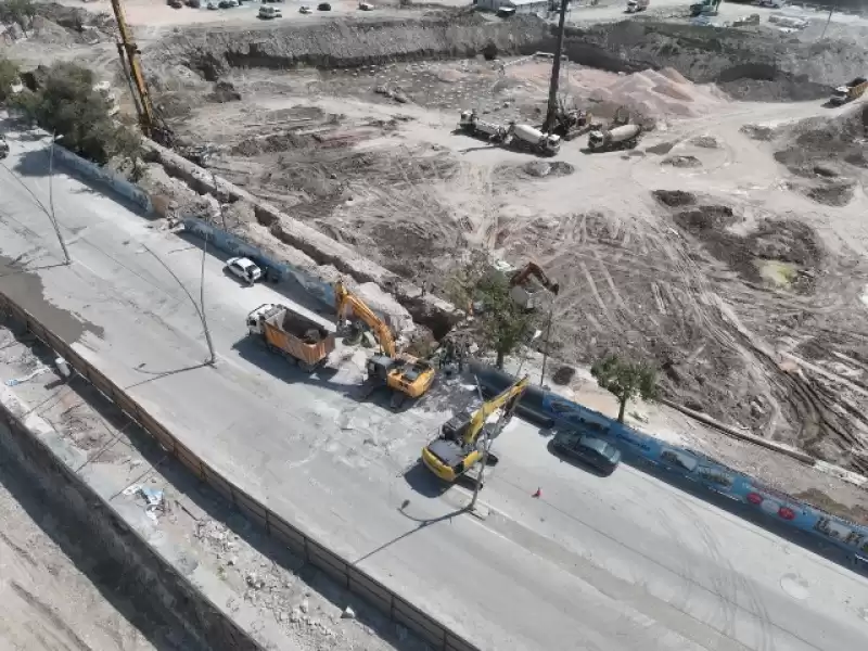 ANTAKYA ATATÜRK CADDESİ’NDE ALTYAPI ÇALIŞMALARI TAM GAZ DEVAM 