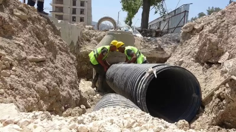 ANTAKYA ATATÜRK CADDESİ’NDE ALTYAPI ÇALIŞMALARI TAM GAZ DEVAM 