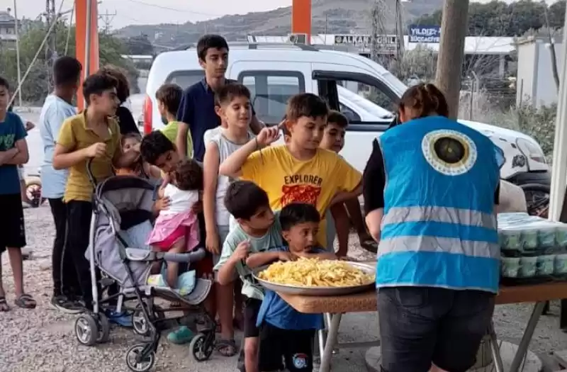 DEVLET-İ ALİYYE OCAKLARI HATAY İL BAŞKANLIĞI DEPREMZEDE ÇOCUKLARIN YANINDA