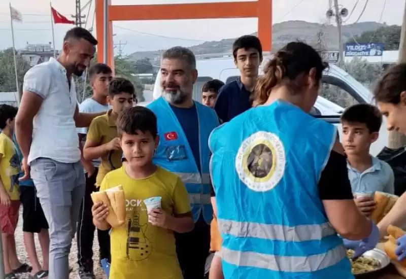 DEVLET-İ ALİYYE OCAKLARI HATAY İL BAŞKANLIĞI DEPREMZEDE ÇOCUKLARIN YANINDA