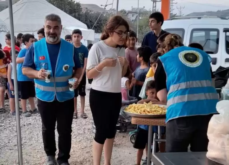 DEVLET-İ ALİYYE OCAKLARI HATAY İL BAŞKANLIĞI DEPREMZEDE ÇOCUKLARIN YANINDA