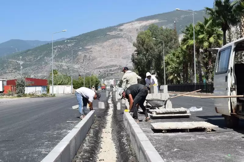 HBB KARARLI HATAY’DA BOZUK YOL KALMAYACAK…