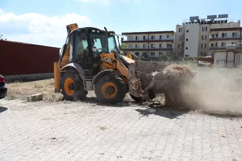 HATAY BÜYÜKŞEHİR’DEN HAFRİYAT VE MOLOZ TEMİZLİĞİ