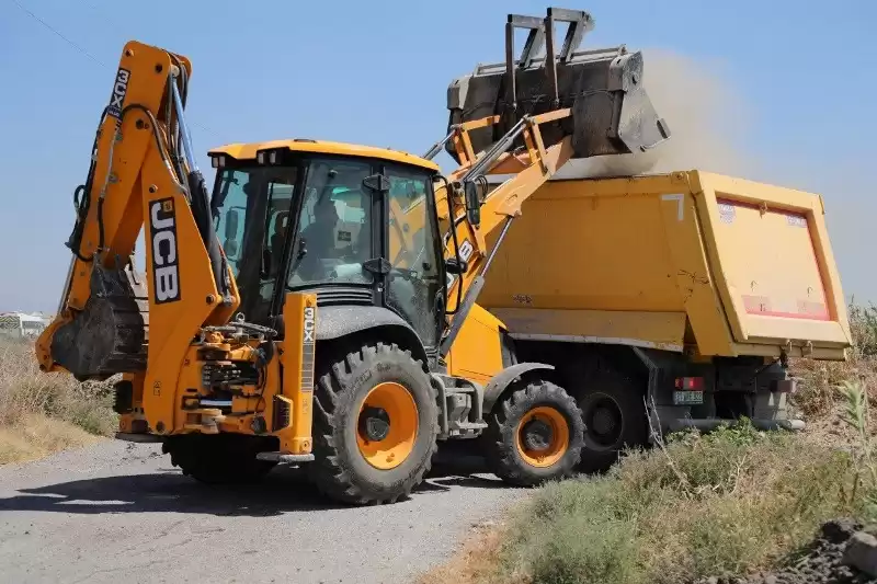 HATAY BÜYÜKŞEHİR’DEN HAFRİYAT VE MOLOZ TEMİZLİĞİ