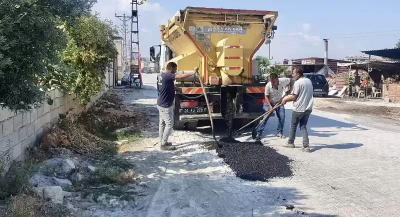 Fen İşleri Ekipleri Antakya’da Yol çalışmalarını Sürdürüyor