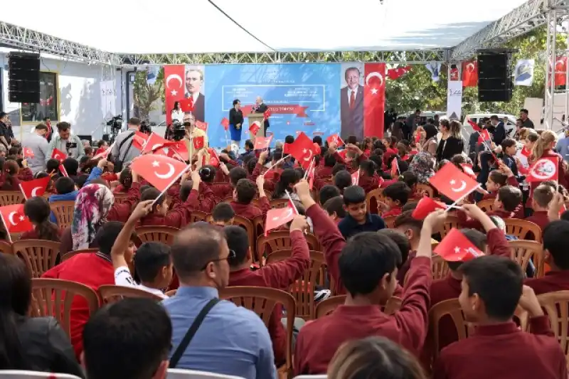 BAKAN TEKİN HATAY’DA 3 OKULU EĞİTİME AÇTI