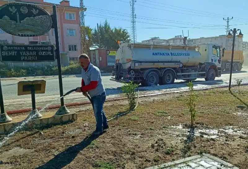 Antakya’nın Park Ve Yeşil Alanlarında Bakım Ve Onarım çalışmaları Devam Ediyor