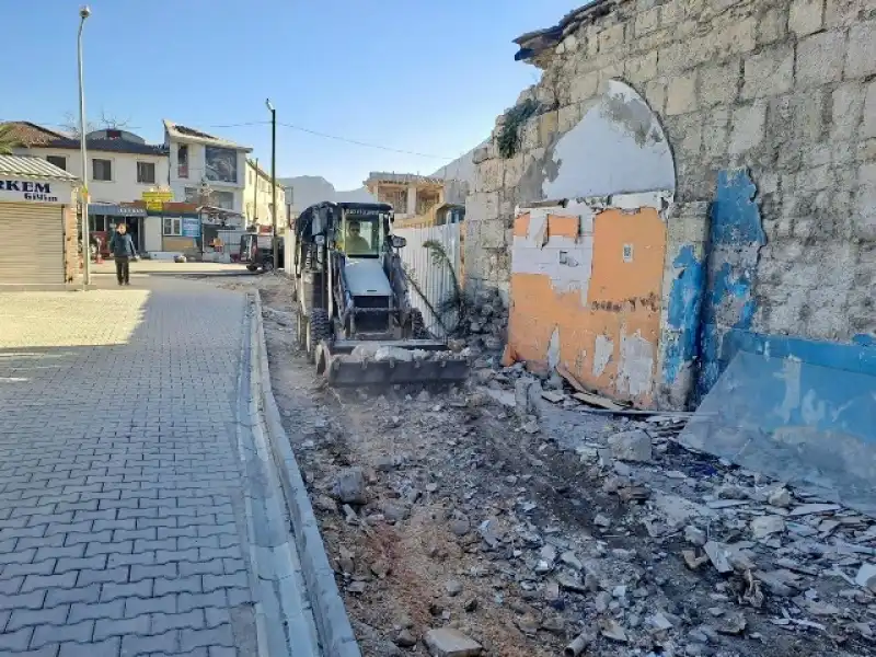 Antakya’nın Park Ve Yeşil Alanlarında Bakım Ve Onarım çalışmaları Devam Ediyor