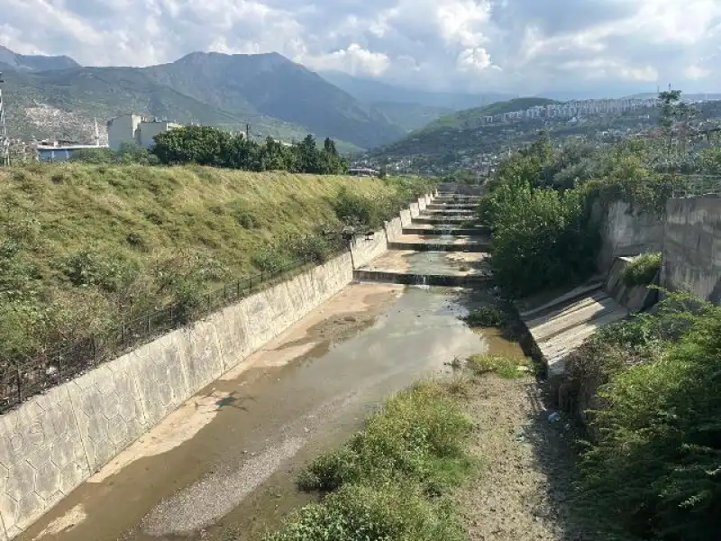 KARADAN ULAŞILAMAYAN NOKTALAR DRONE İLE İLAÇLANDI