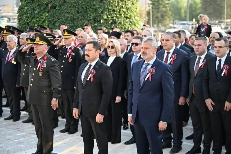 HATAY 86. ÖLÜM YILDÖNÜMÜNDE ATASINI ANDI