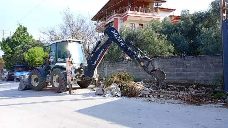 DEFNE’DE TEMİZLİK ÇALIŞMALARI ARALIKSIZ DEVAM EDİYOR