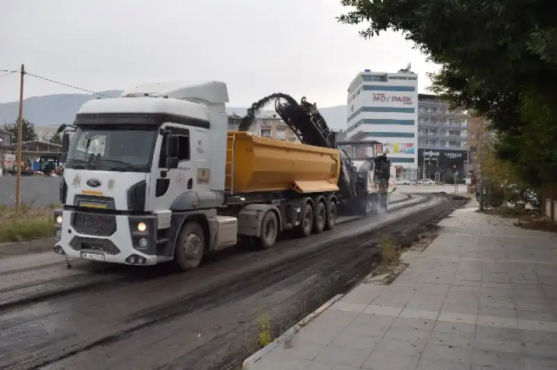 15 İLÇEDE ASFALT VE YOL YENİLEME ÇALIŞMASI DEVAM EDİYOR