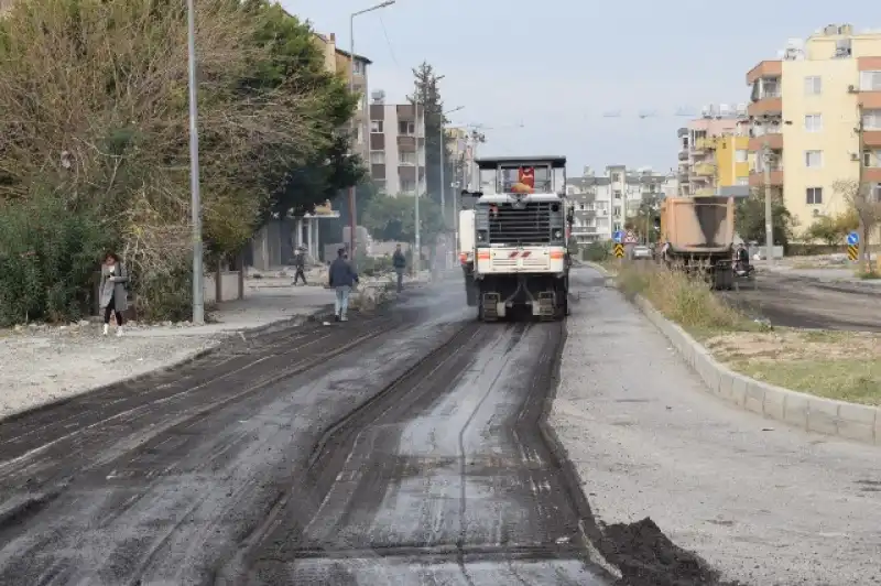 15 İLÇEDE ASFALT VE YOL YENİLEME ÇALIŞMASI DEVAM EDİYOR