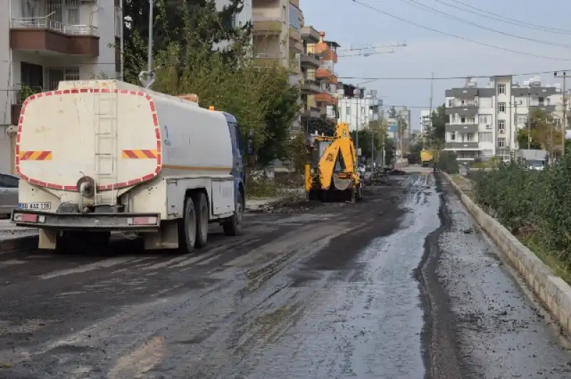 15 İLÇEDE ASFALT VE YOL YENİLEME ÇALIŞMASI DEVAM EDİYOR