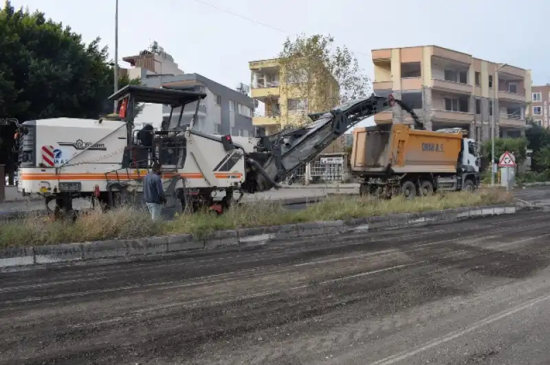 15 İLÇEDE ASFALT VE YOL YENİLEME ÇALIŞMASI DEVAM EDİYOR