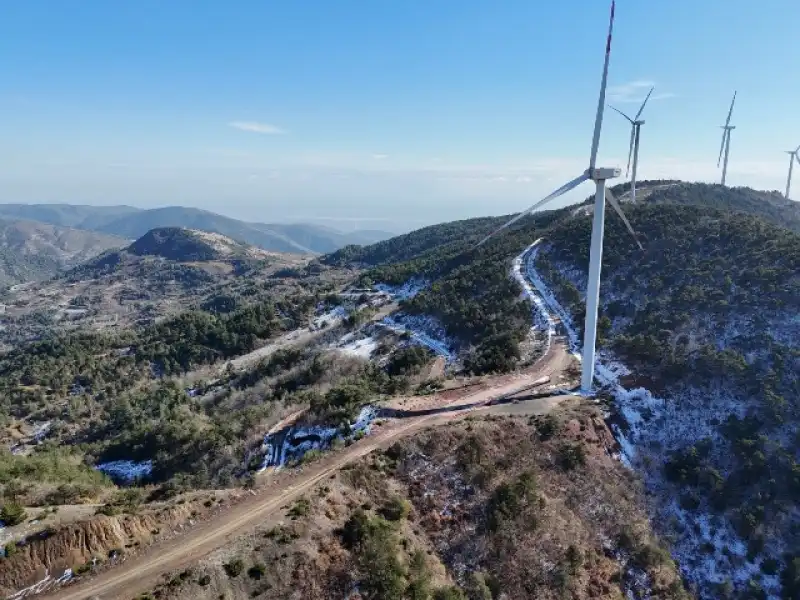 ENGEBELİ ARAZİYE RAĞMEN 35 GÜNDE 7,5 KM YOL KATEDİLDİ