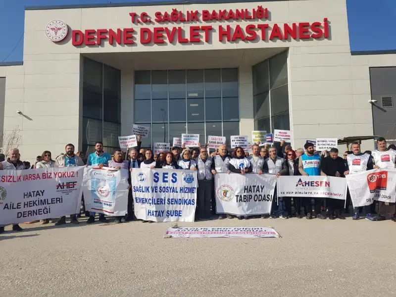  SAĞLIKÇILAR’DAN PROTESTOLARA DEVAM…