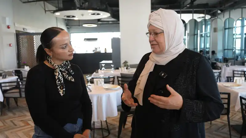 YEMEK UZMANI EMİNE BEDER’E HATAY MUTFAĞI TANITILDI  EMİNE BEDER, UNESCO HATAY GASTRONOMİEVİ’NDE  BEDER: TÜRKİYE’NİN EN ZENGİN YEMEK KÜLTÜRÜ 